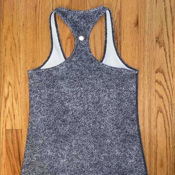 Lululemon woman’s tank top - Picture 6 of 7